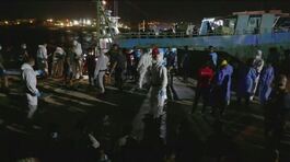 Migranti, la rivolta di Lampedusa thumbnail
