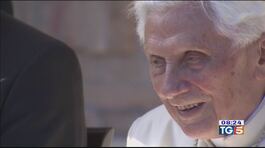 Benedetto XVI ritira la firma dal libro thumbnail