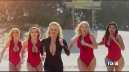 Pamela Anderson torna in azione thumbnail