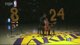 I Lakers omaggiano Kobe nel suo tempo thumbnail