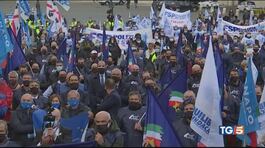 Forze dell'ordine in piazza a Roma: stop aggressioni thumbnail