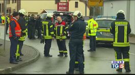 Auto sulla folla 30 feriti in Germania thumbnail