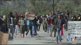 Siria, profughi in fuga scontro Turchia-Ue thumbnail