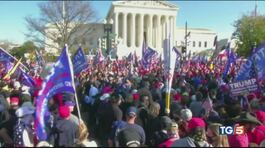 Fans di Trump in piazza, scontri a Washington thumbnail