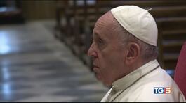 Il Papa a piedi per andare a pregare thumbnail