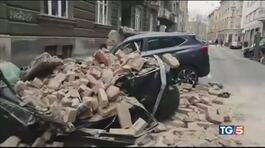 Forte sisma a Zagabria crolli, gente in strada thumbnail
