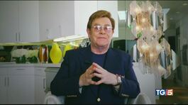 Elton John e altre star della musica in concerto dal salotto di casa thumbnail