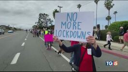 Usa contro lockdown l'Europa riapre a metà thumbnail