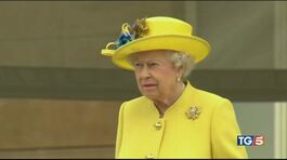 Regina compie 94 anni nel silenzio di Windsor thumbnail