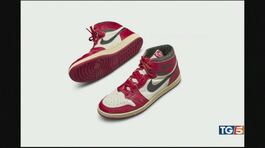 Jordan: scarpe usate battute a peso d'oro thumbnail