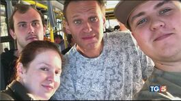Russia, Navalny in coma, sospetto avvelenamento thumbnail