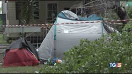 Albero caduto uccide due sorelline in tenda thumbnail