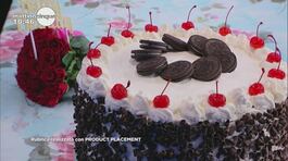 Torta di compleanno con i biscotti thumbnail