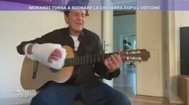 Gianni Morandi torna a suonare la chitarra dopo l'ustione thumbnail