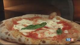 La pizza è buona in tutta l'Italia! thumbnail