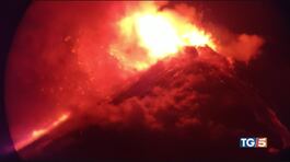 Cielo di fuoco nel buio L'Etna, che spettacolo! thumbnail