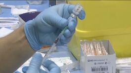 La guerra dei vaccini Ue contro Astrazeneca thumbnail