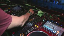 Contagi ancora stabili discoteche: "Non basta" thumbnail
