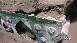 Pompei, carro nuziale riaffiorato dagli scavi thumbnail