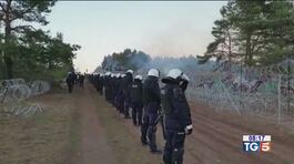 Migranti: alta tensione Polonia-Bielorussia thumbnail