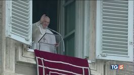 Il Papa taglia stipendi a cardinali e religiosi thumbnail