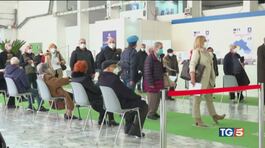 Vaccini, anche di notte "Ecco i test Reithera" thumbnail