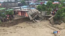 Inondazioni e frane, strage in Indonesia thumbnail