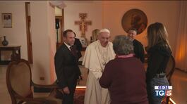 Esclusiva mondiale per Mediaset: Francesco e gli Invisibili - Il Papa incontra gli ultimi thumbnail