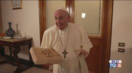 Papa Francesco con gli invisibili thumbnail
