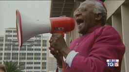 Addio a Desmond Tutu simbolo anti razzismo thumbnail