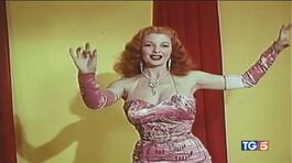 Addio alla diva del burlesque thumbnail