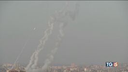 Missili su Israele, raid aerei su Gaza thumbnail