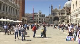 Turismo tra città d'arte e parchi a tema thumbnail