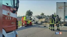 Strage in autostrada, morti cinque operai thumbnail