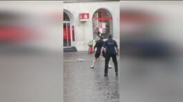 Accoltella i passanti terrore in Germania thumbnail