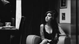 Amy Winehouse ci lasciava 10 anni fa thumbnail
