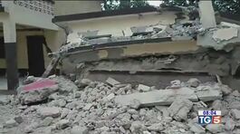 Terremoto ad Haiti centinaia le vittime thumbnail