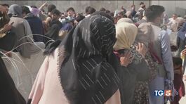 Kabul, caos e sparatoria. La resistenza: aiutateci thumbnail