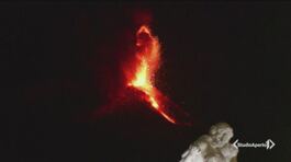 La cenere dell'Etna sull'aeroporto thumbnail