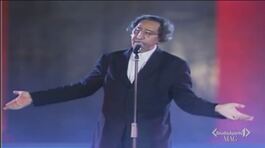 Riservato nella vita, irresistibile sul palco thumbnail
