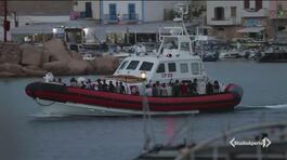 Migranti, assalto a Lampedusa thumbnail