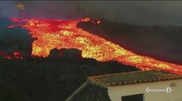 Canarie, tsunami di lava dal vulcano thumbnail