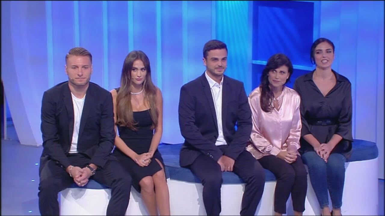 Ciro Immobile a C Posta per te 2021 Maria De Filippi regala l abito a Elena Video Witty Tv