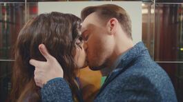 Il bacio in ascensore di Eda e Serkan thumbnail