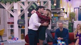 Il bacio tra Javier Martinez e Stefania Orlando thumbnail