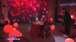 Lorenzo Spolverato serve il vino a Stefania Orlando e Iago Garcia thumbnail