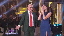 Amanda Lecciso fa il suo ingresso in studio thumbnail