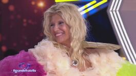 L'ingresso di Maria Teresa Ruta in studio thumbnail
