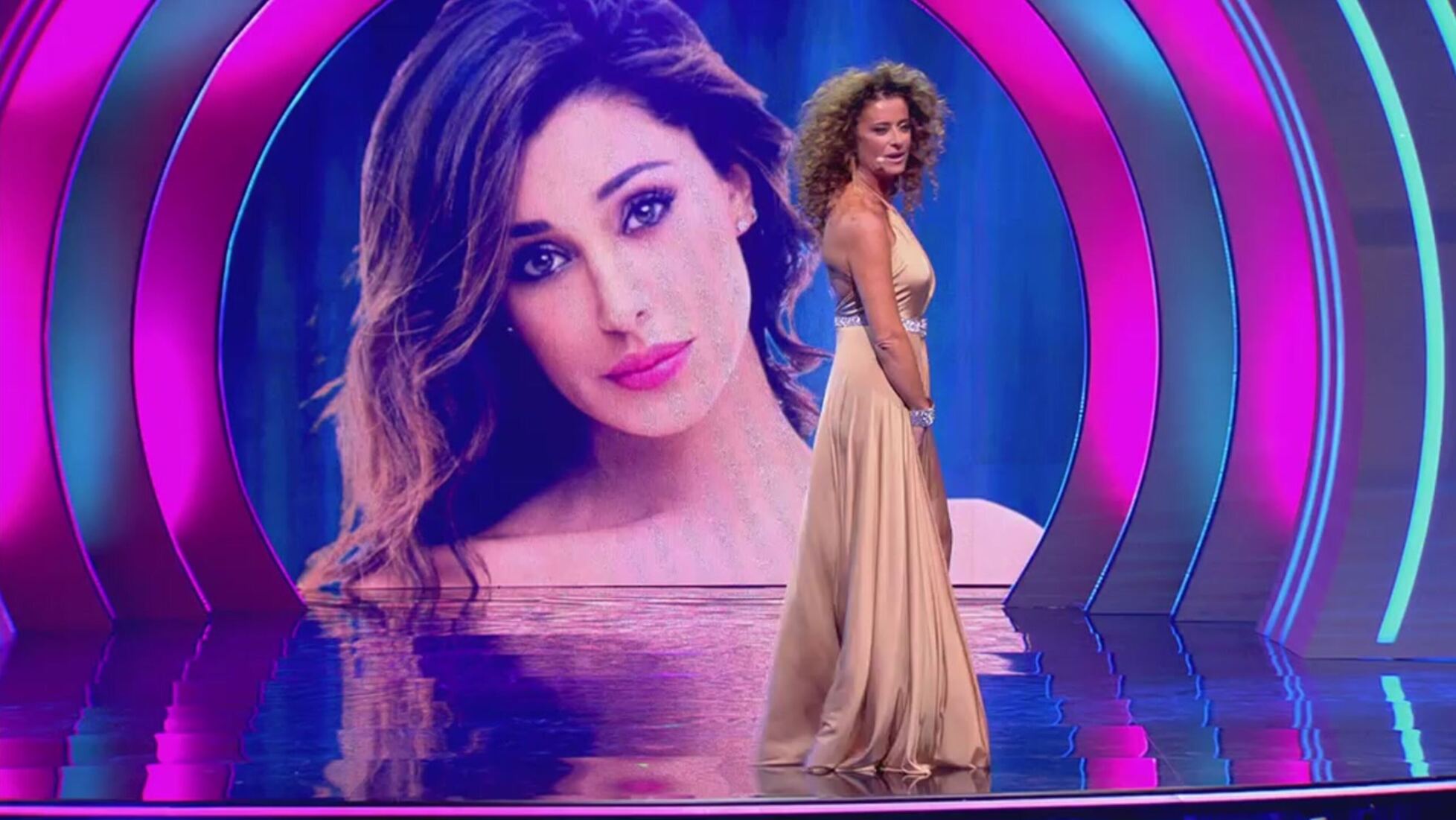 Honolulu: Valentina Persia e la bellezza femminile Video | Mediaset Infinity