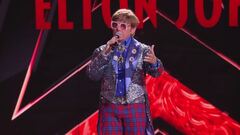 Showdown | Elton John canta "Your Song"